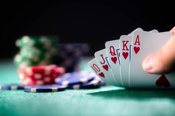 cupu toto mobile app showing live roulette table and payment methods including DANA and OVO